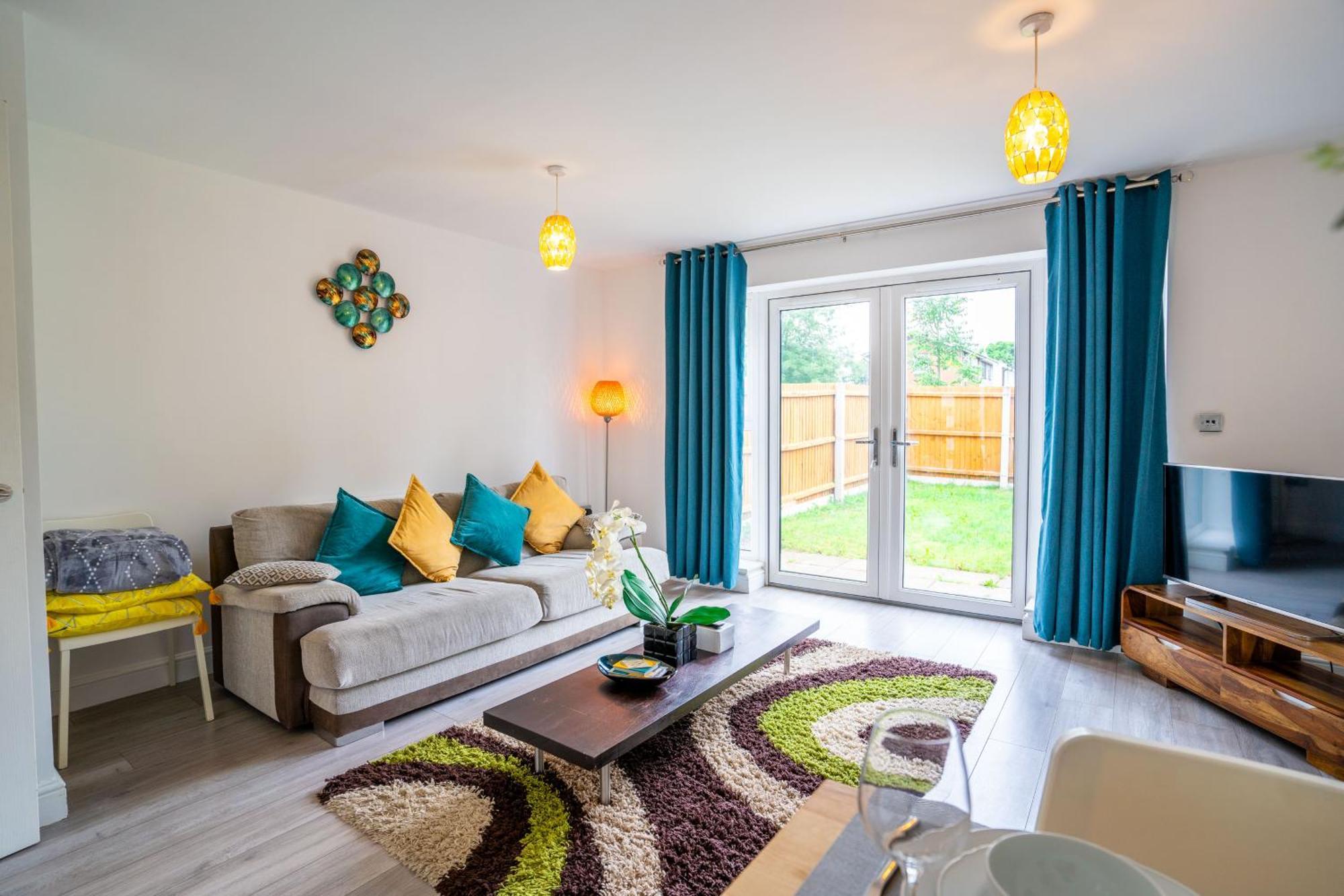 Mulberry Garden Villa Coventry Buitenkant foto