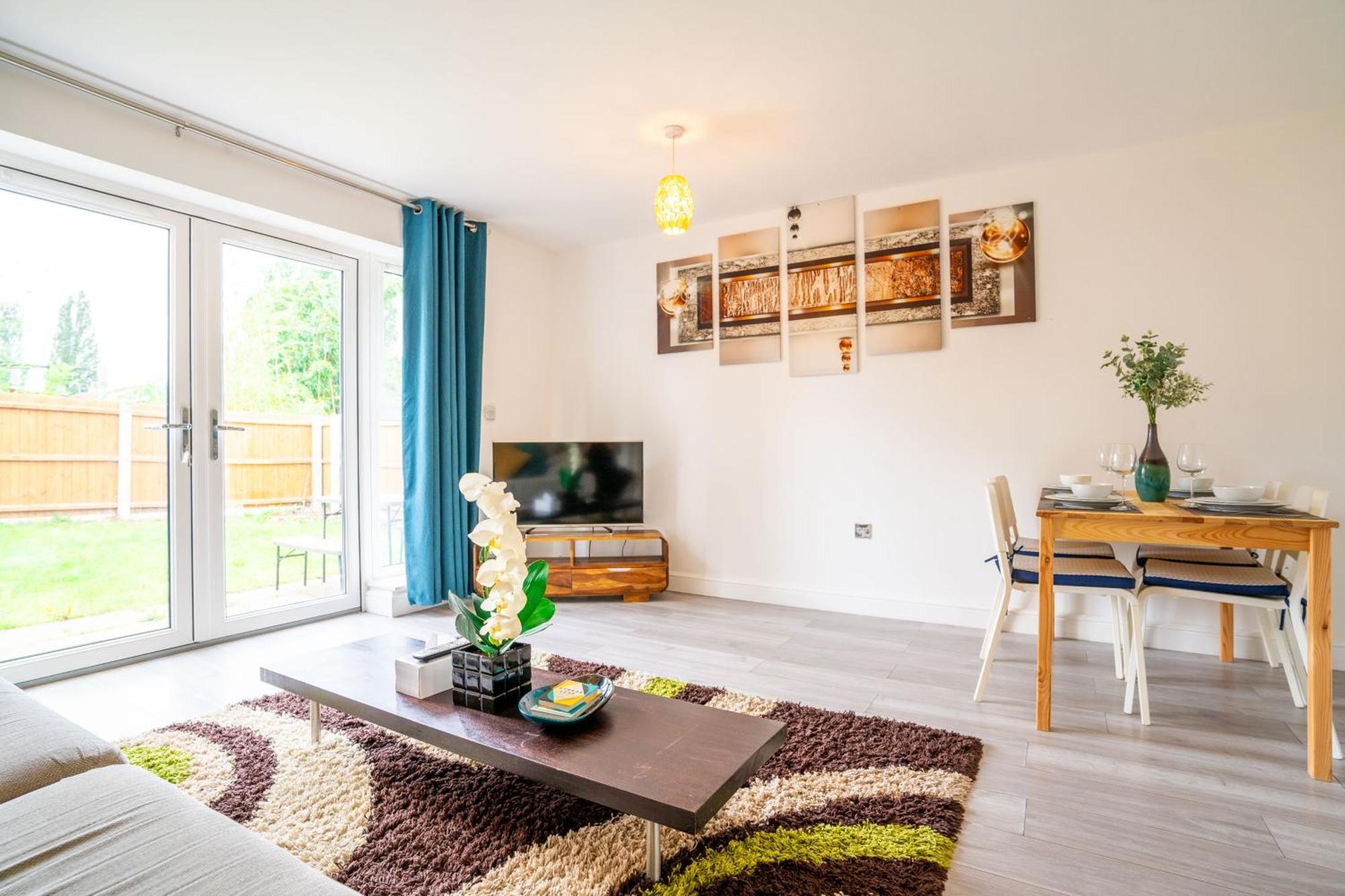 Mulberry Garden Villa Coventry Buitenkant foto